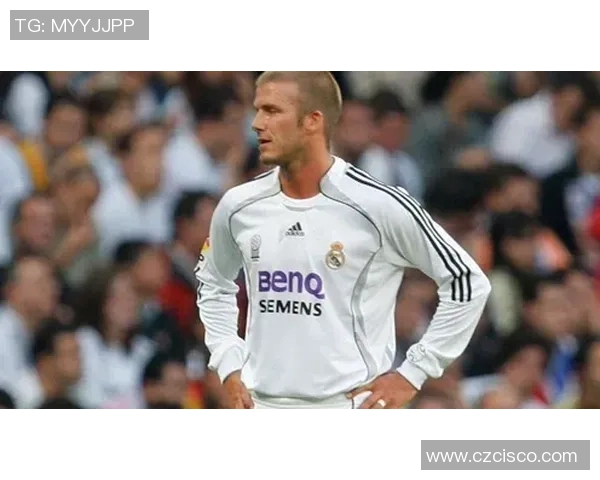 足球球星经典动作集锦：从梅西的弯刀到C罗的飞跃，解读每个精彩瞬间的背后技巧