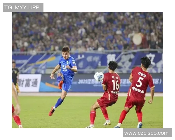 退役足球明星重返赛场激战四方，昔日辉煌再现球迷心中